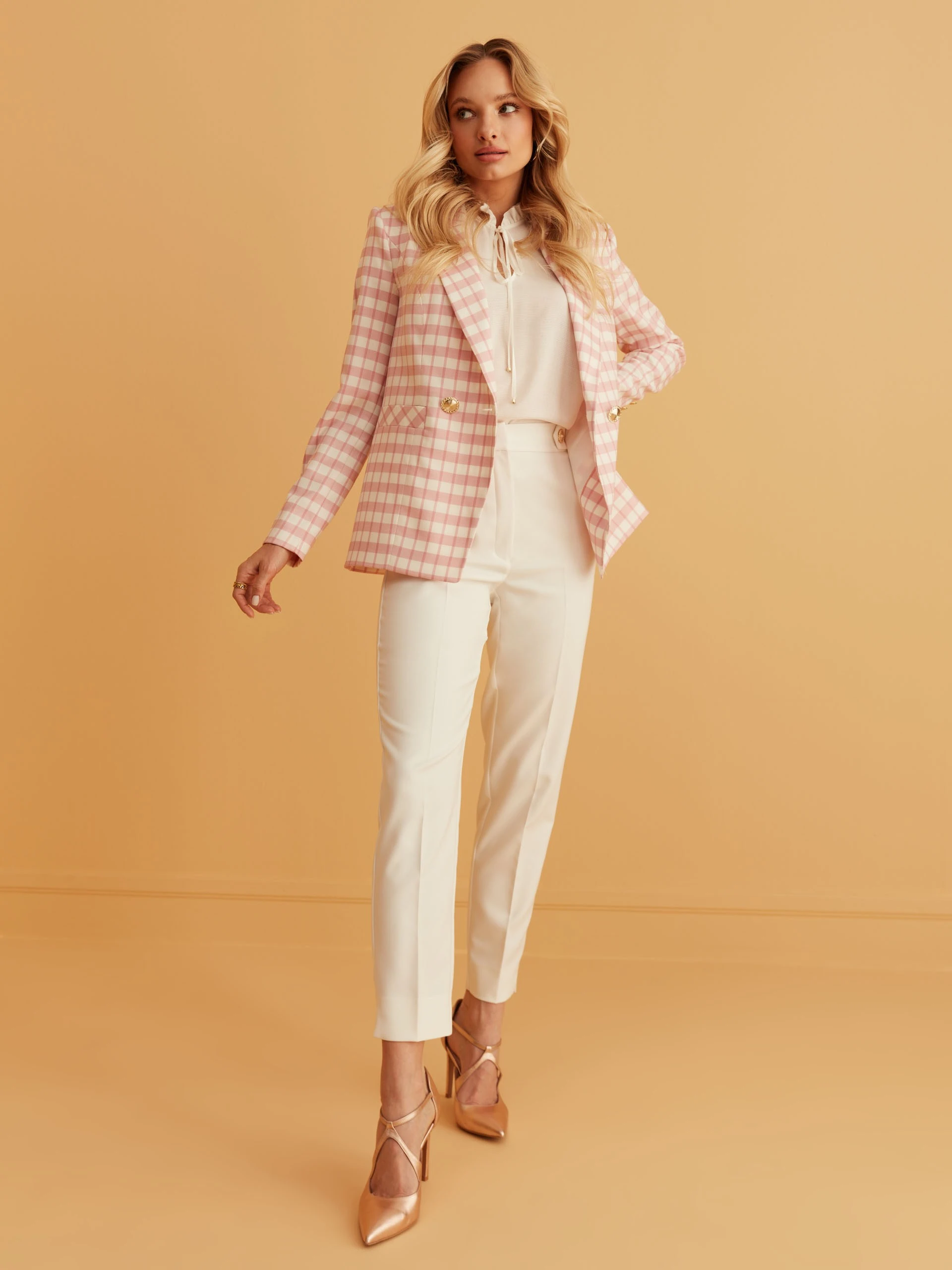 WHITE CIGARETTE PANTS WITH GOLDEN BUTTONS