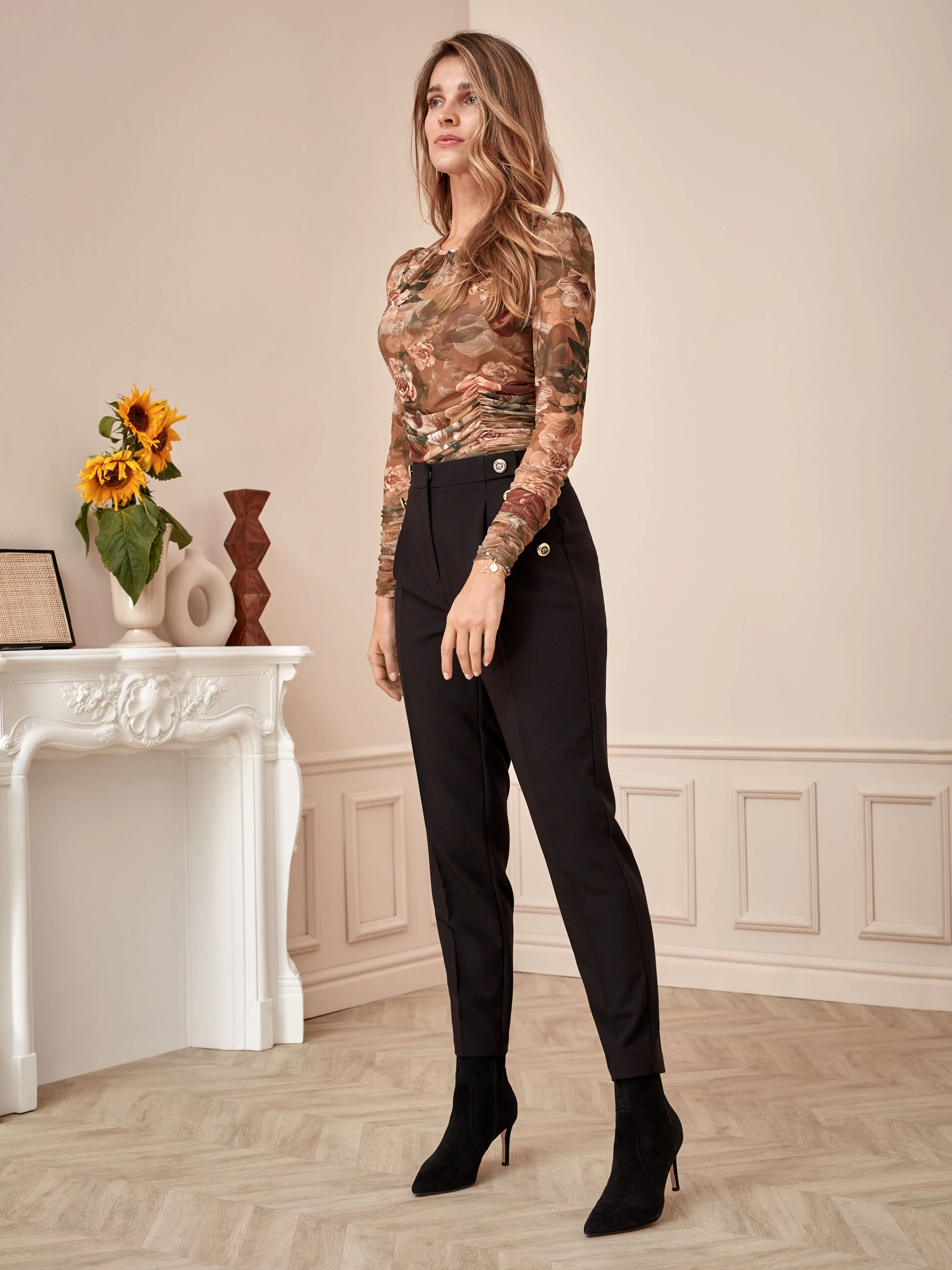 ELEGANT HIGH-WAISTED PANTS WITH BUTTONS