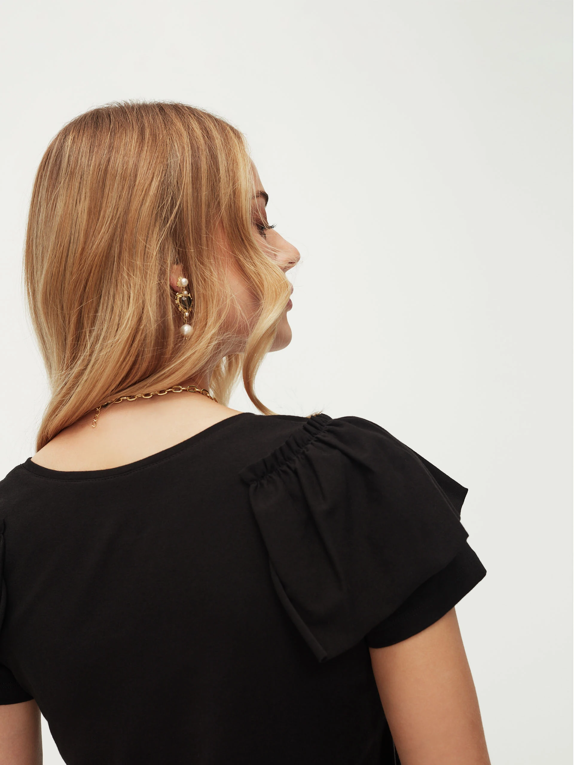 Black blouse with sleeves frills