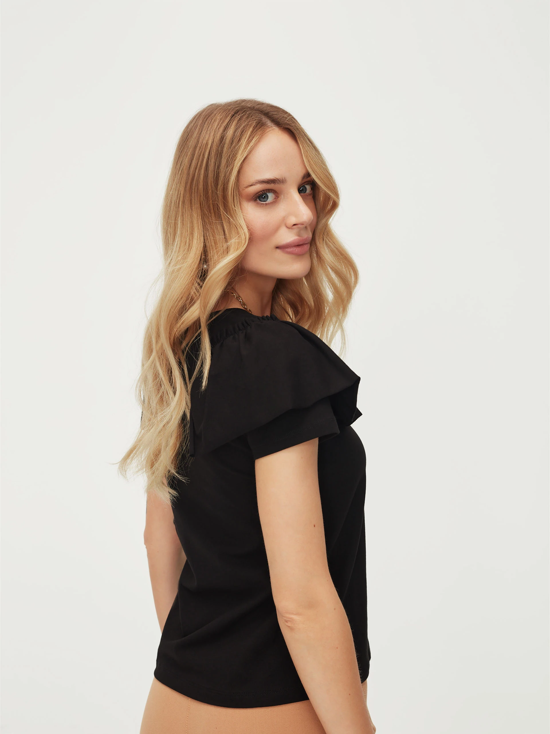 Black blouse with sleeves frills