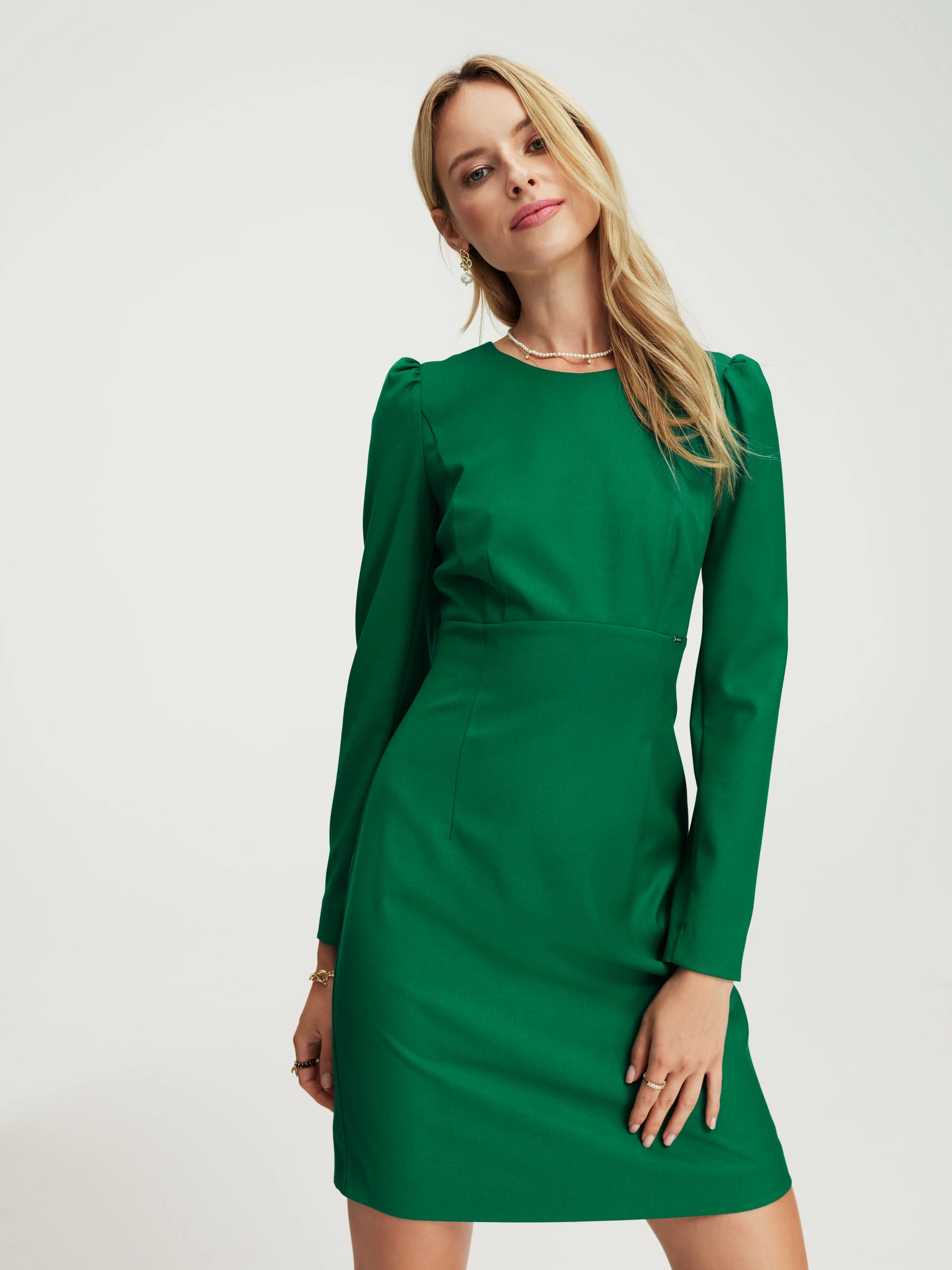 Zielona sukienka z długim rękawem