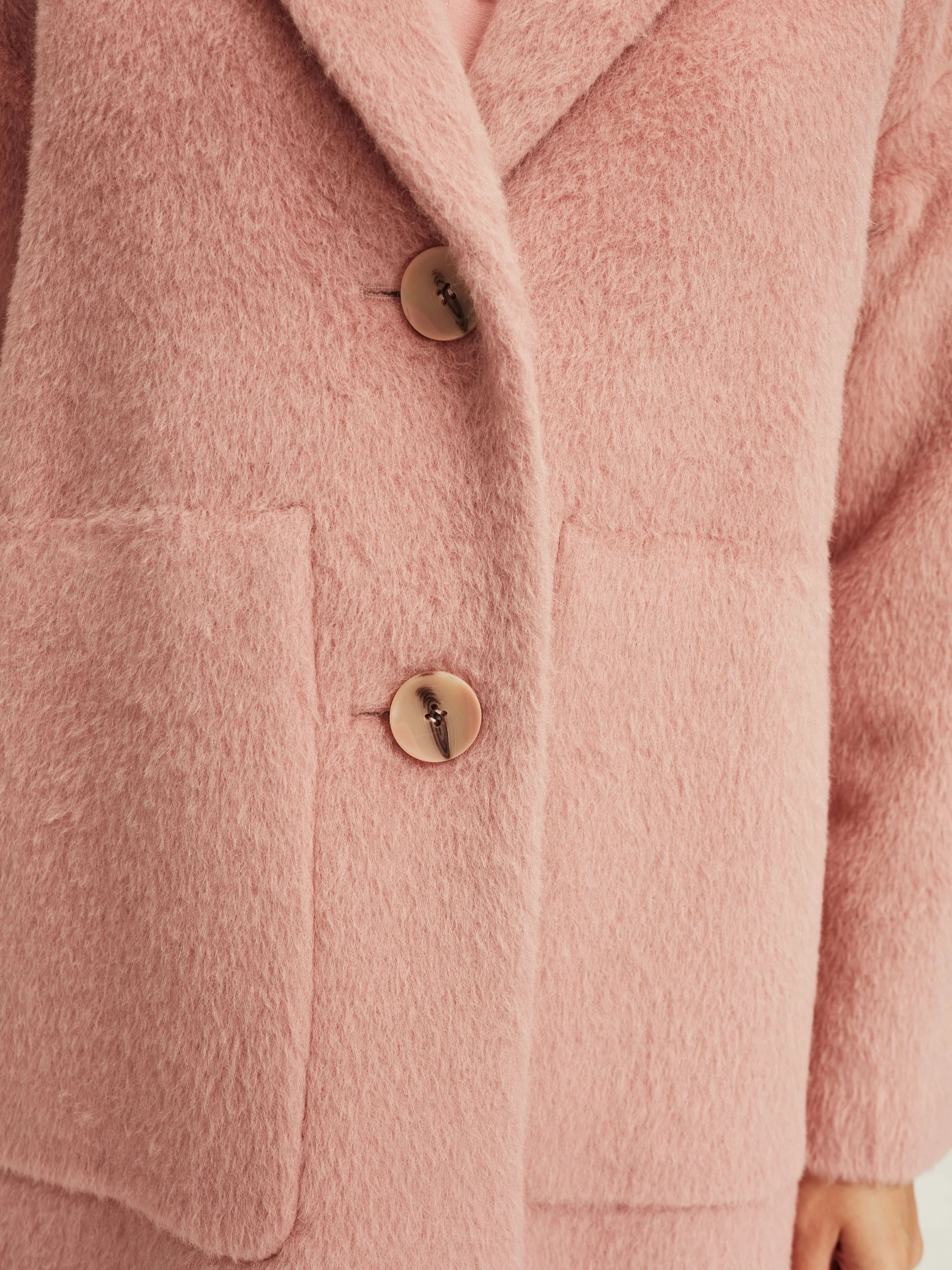 Różowy płaszcz z wełny i alpaki