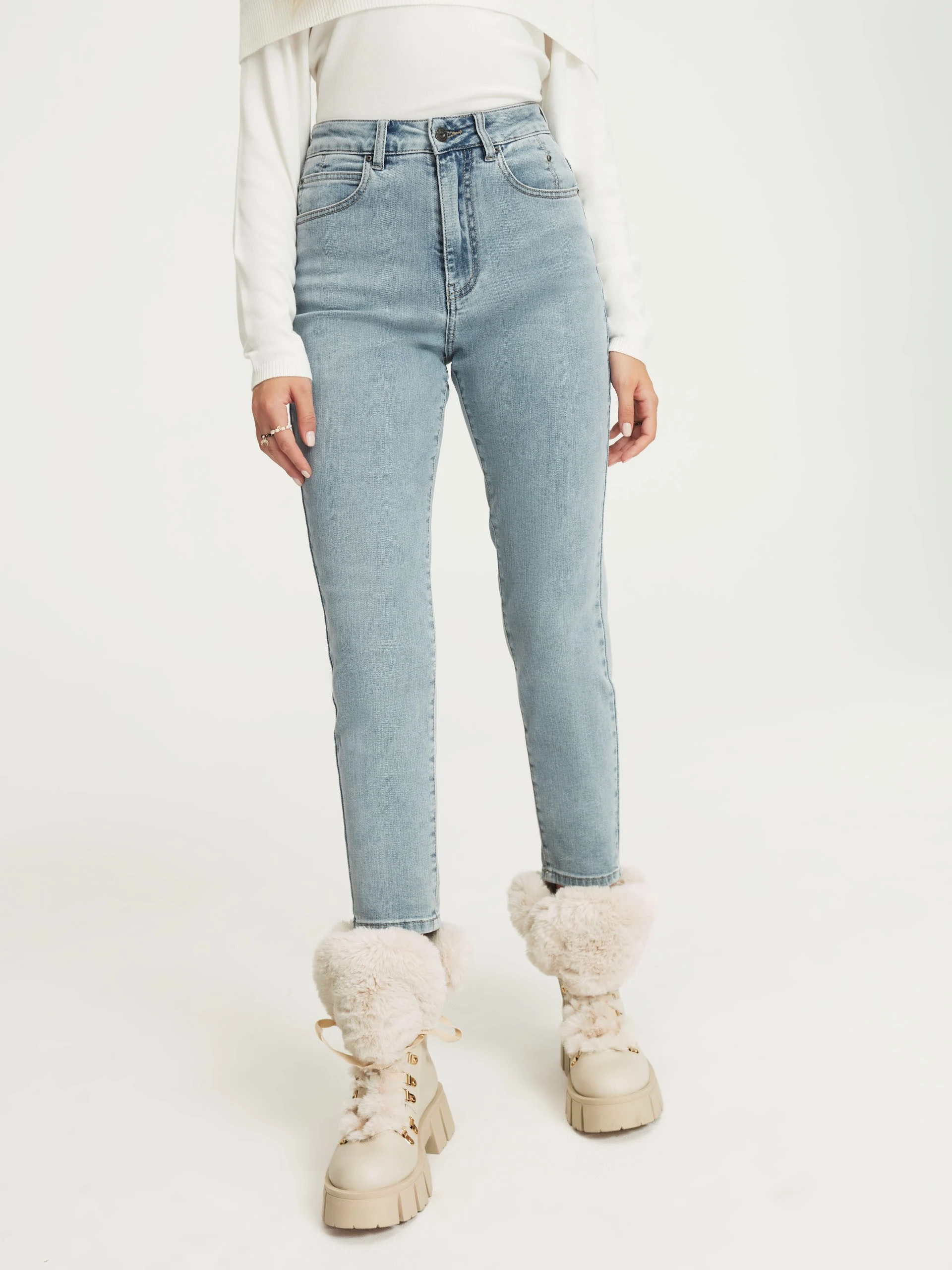 Fitted light jeans