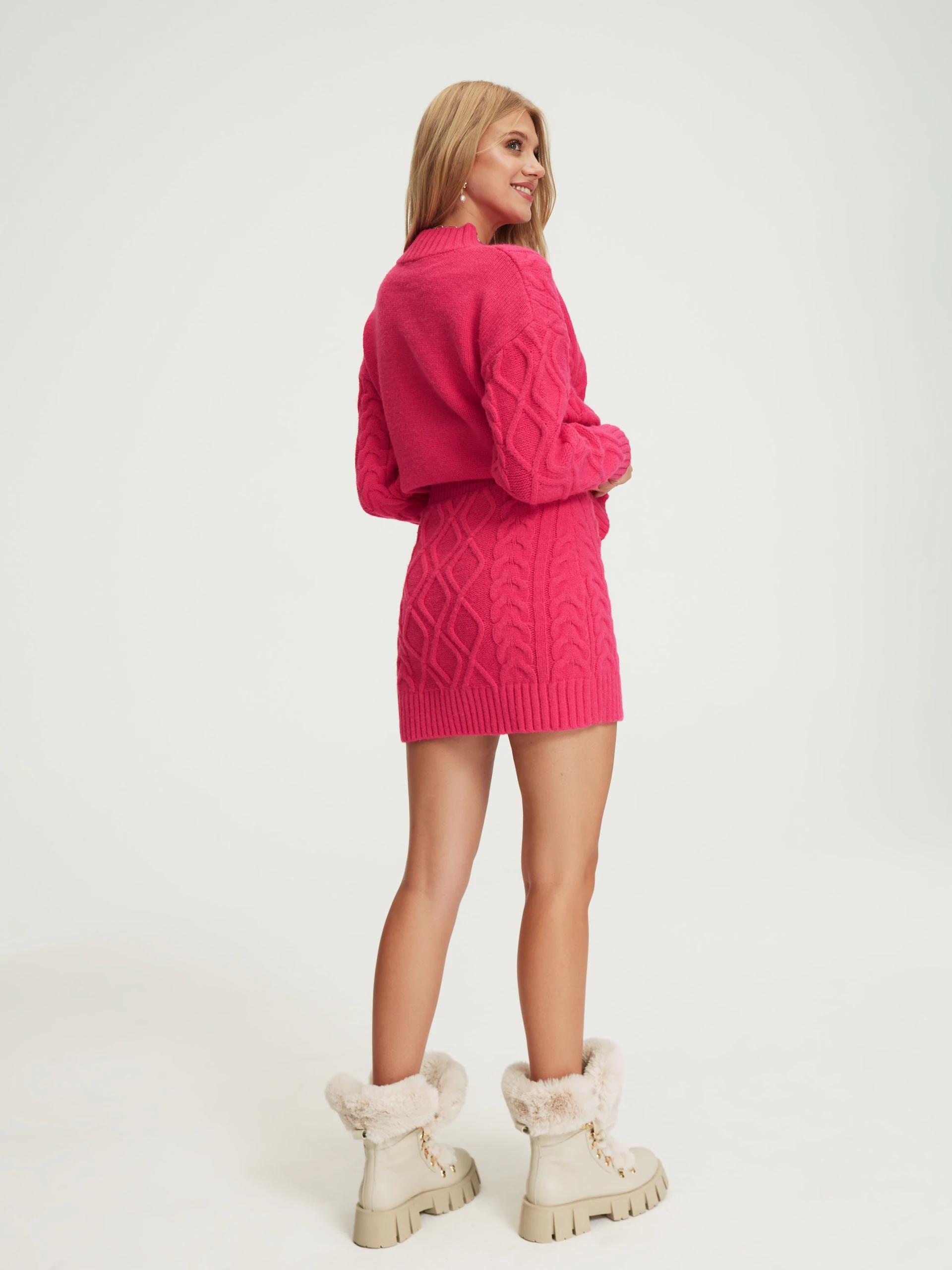 Pink short knit skirt