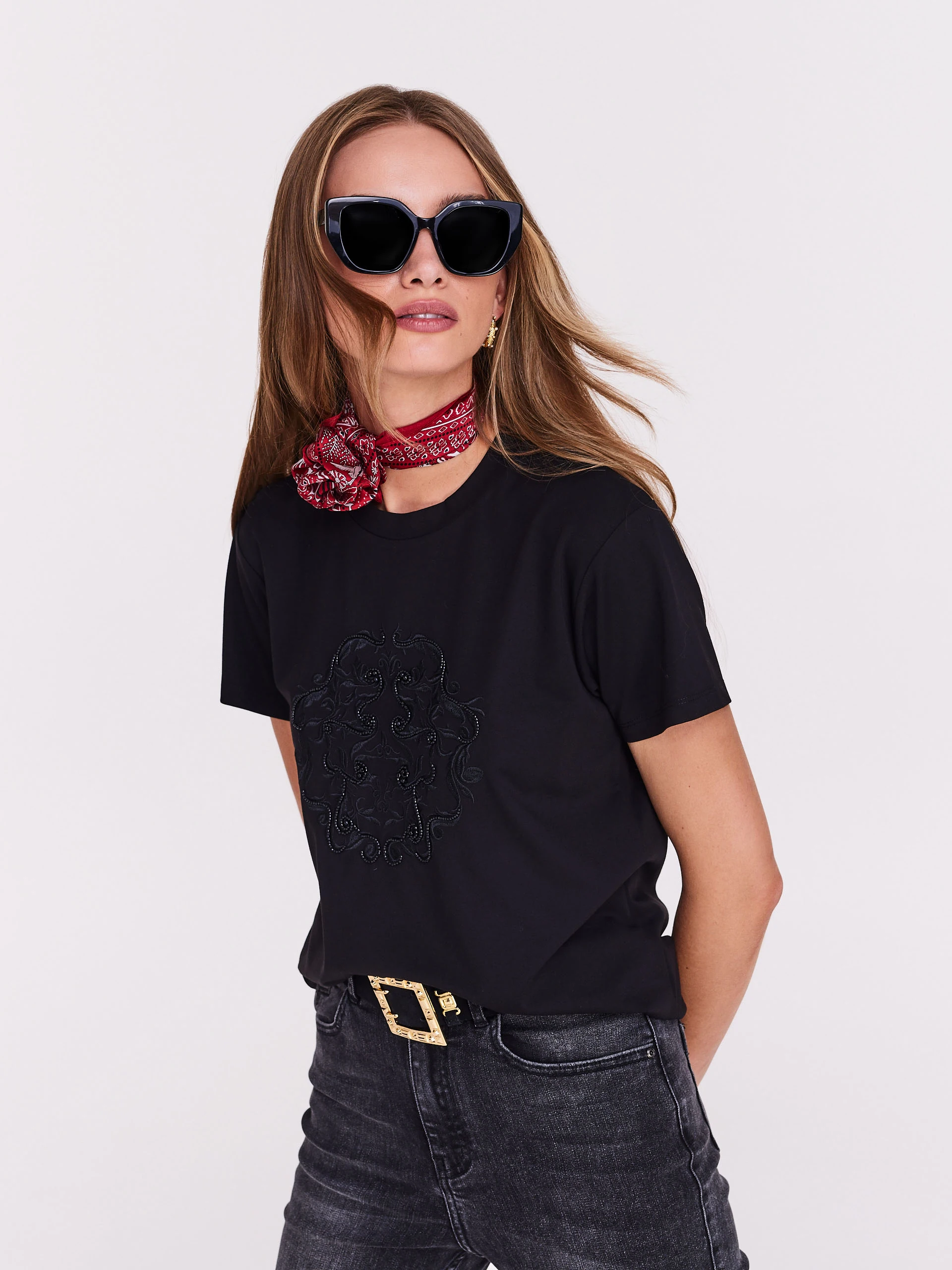 Black blouse with short sleeves and print