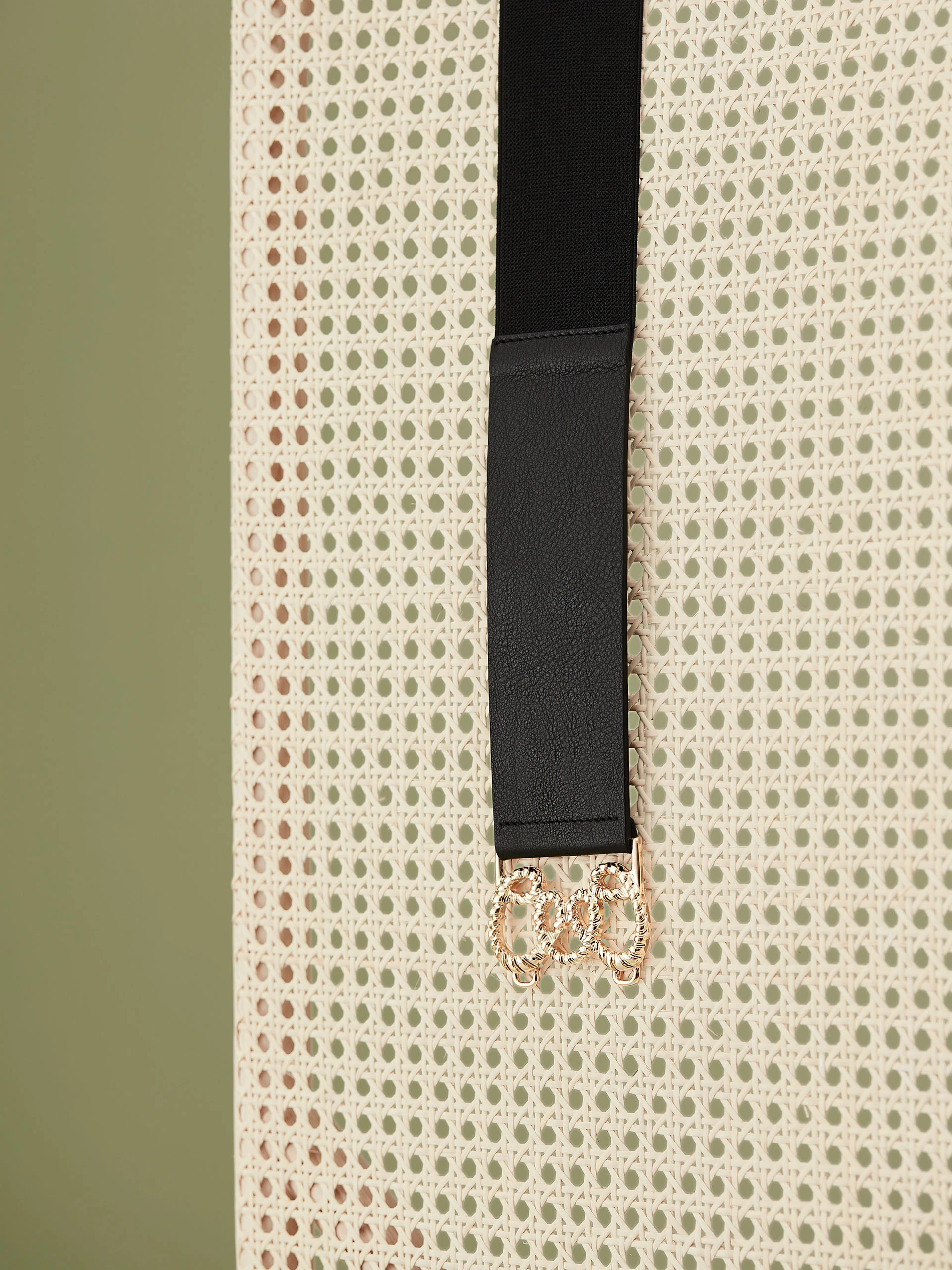 LEATHER BELT WITH DECORATIVE BUCKLE