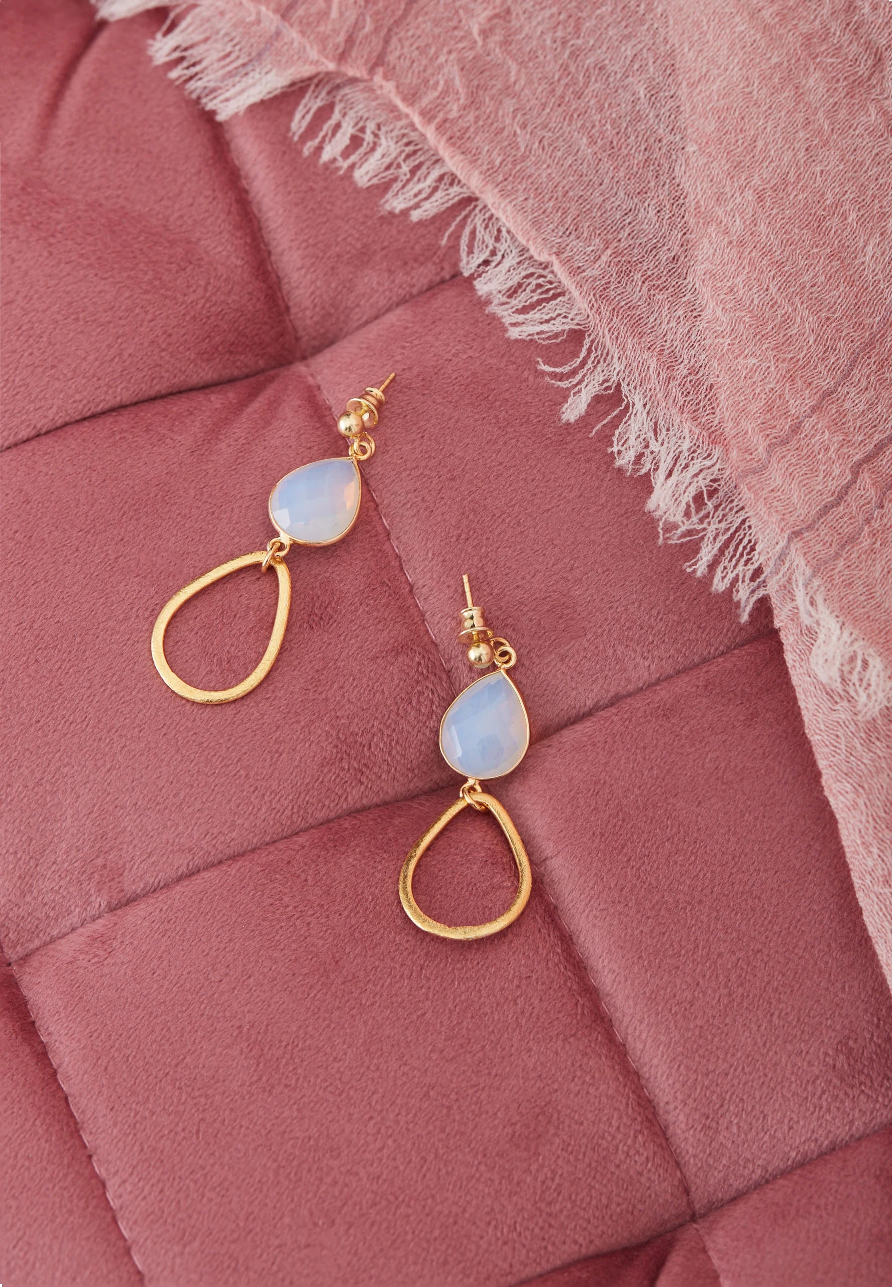 LONG EARRINGS WITH BLUE STONE