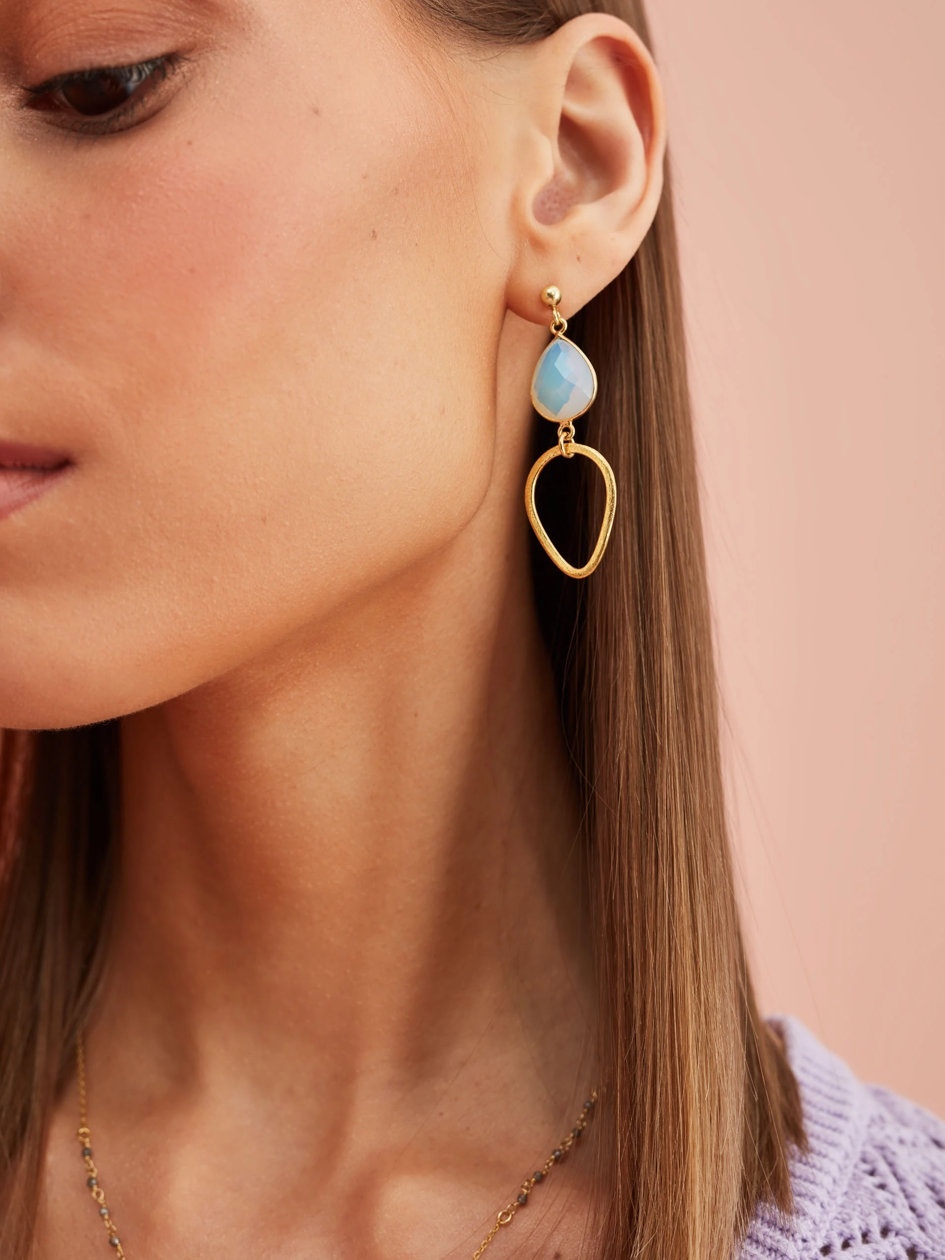 LONG EARRINGS WITH BLUE STONE