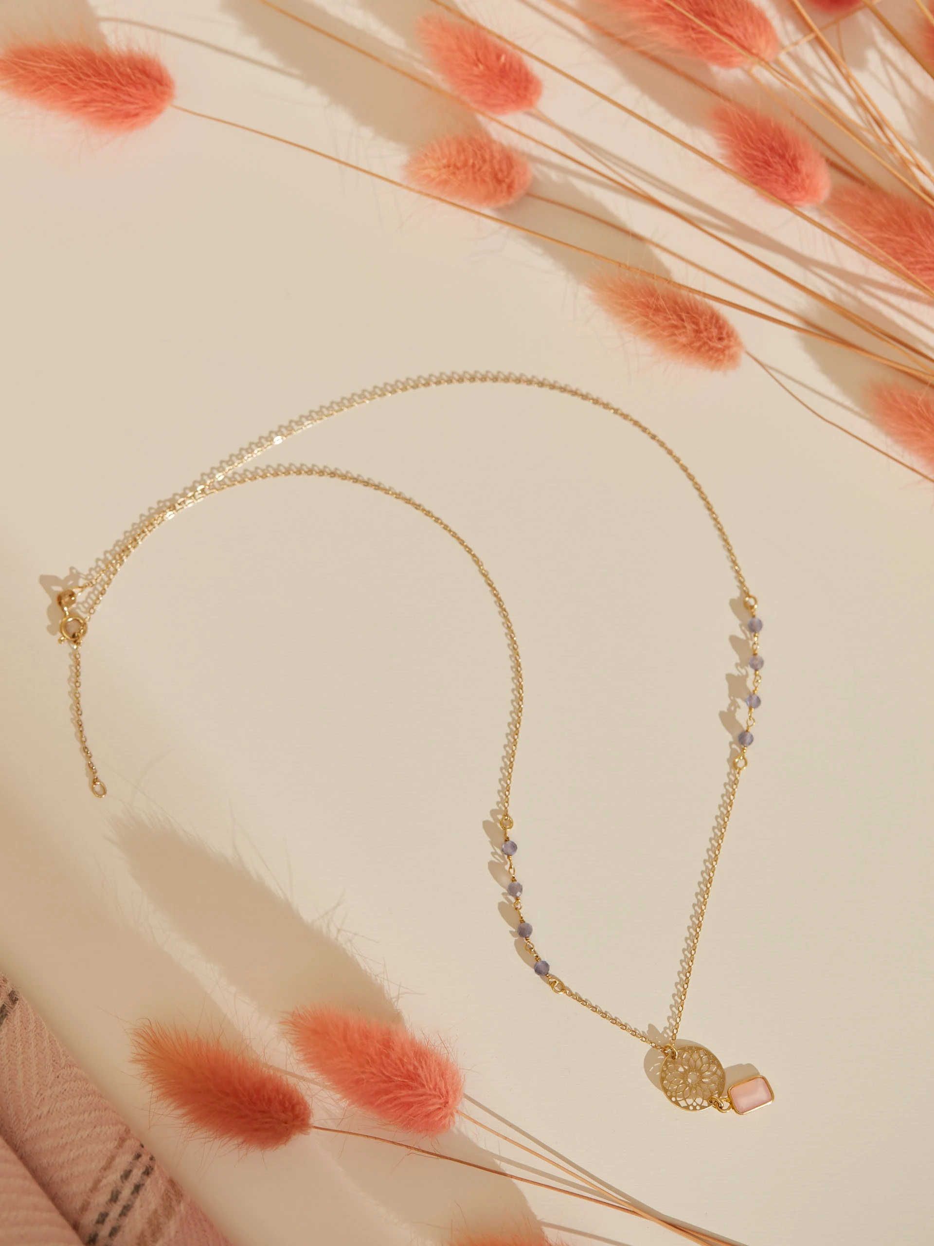 GOLD-PLATED ROSETTE NECKLACE