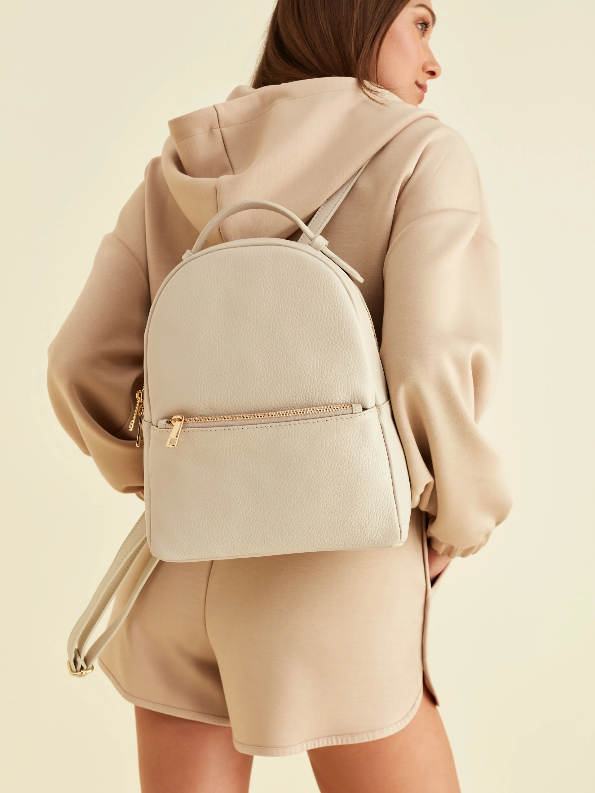LEATHER CREAM BACKPACK