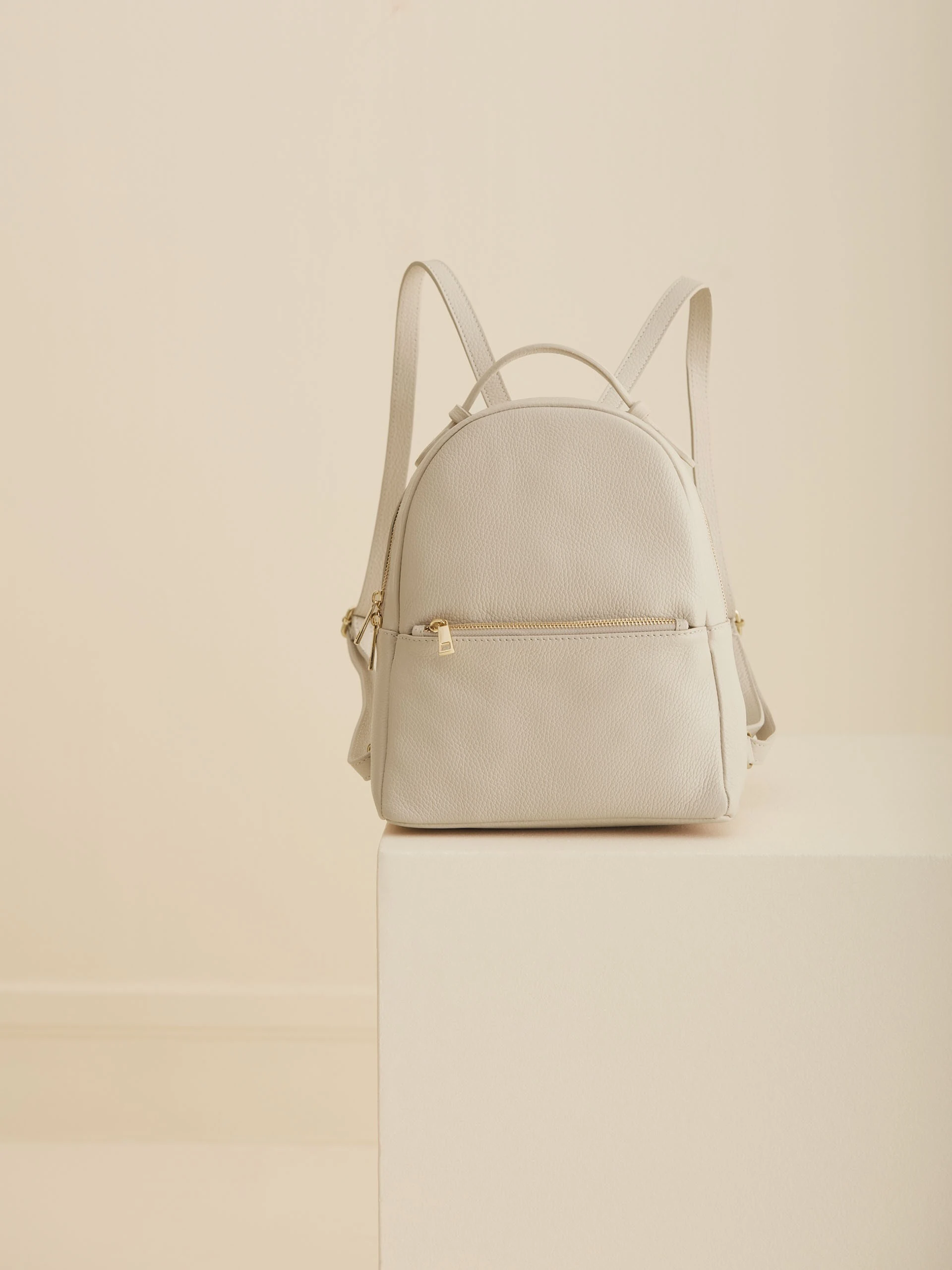 LEATHER CREAM BACKPACK