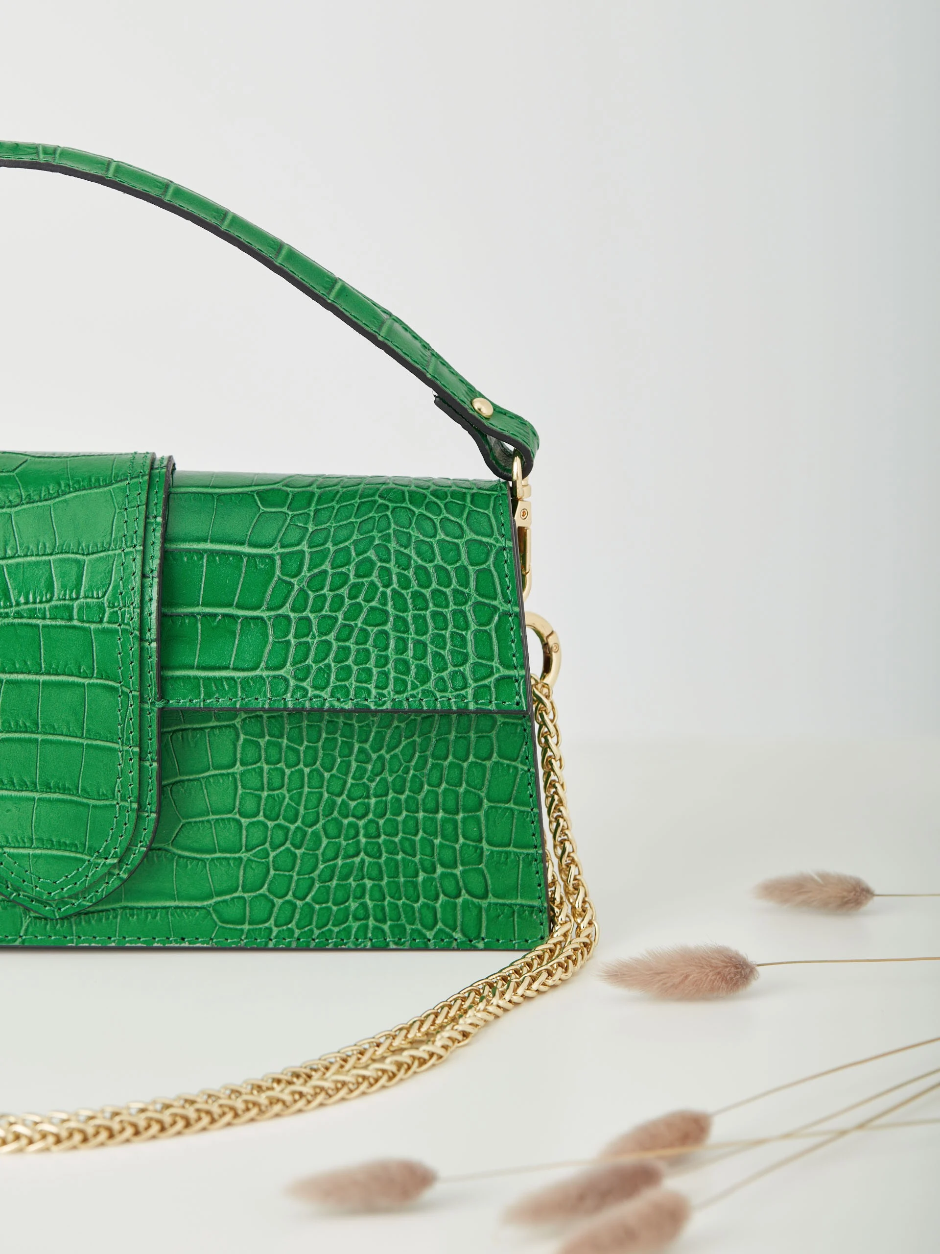 GREEN SHOULDER BAG WITH CHAIN