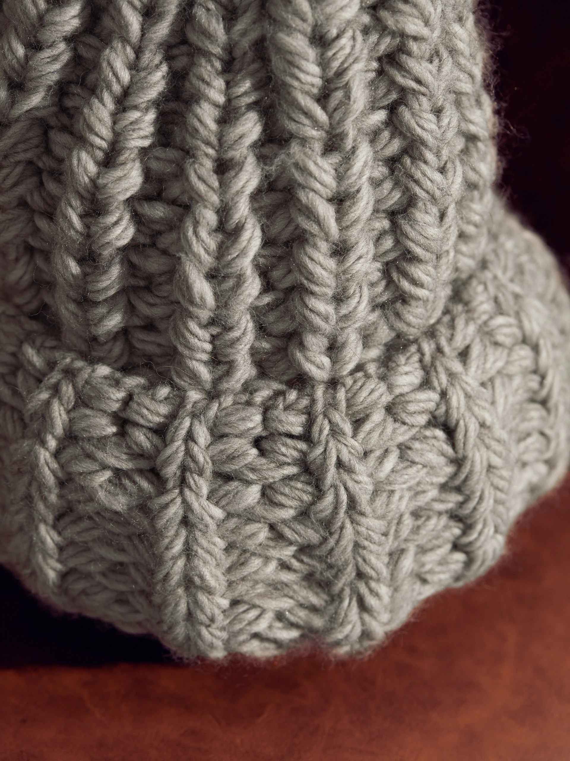 GRAY CAP WITH WOOL