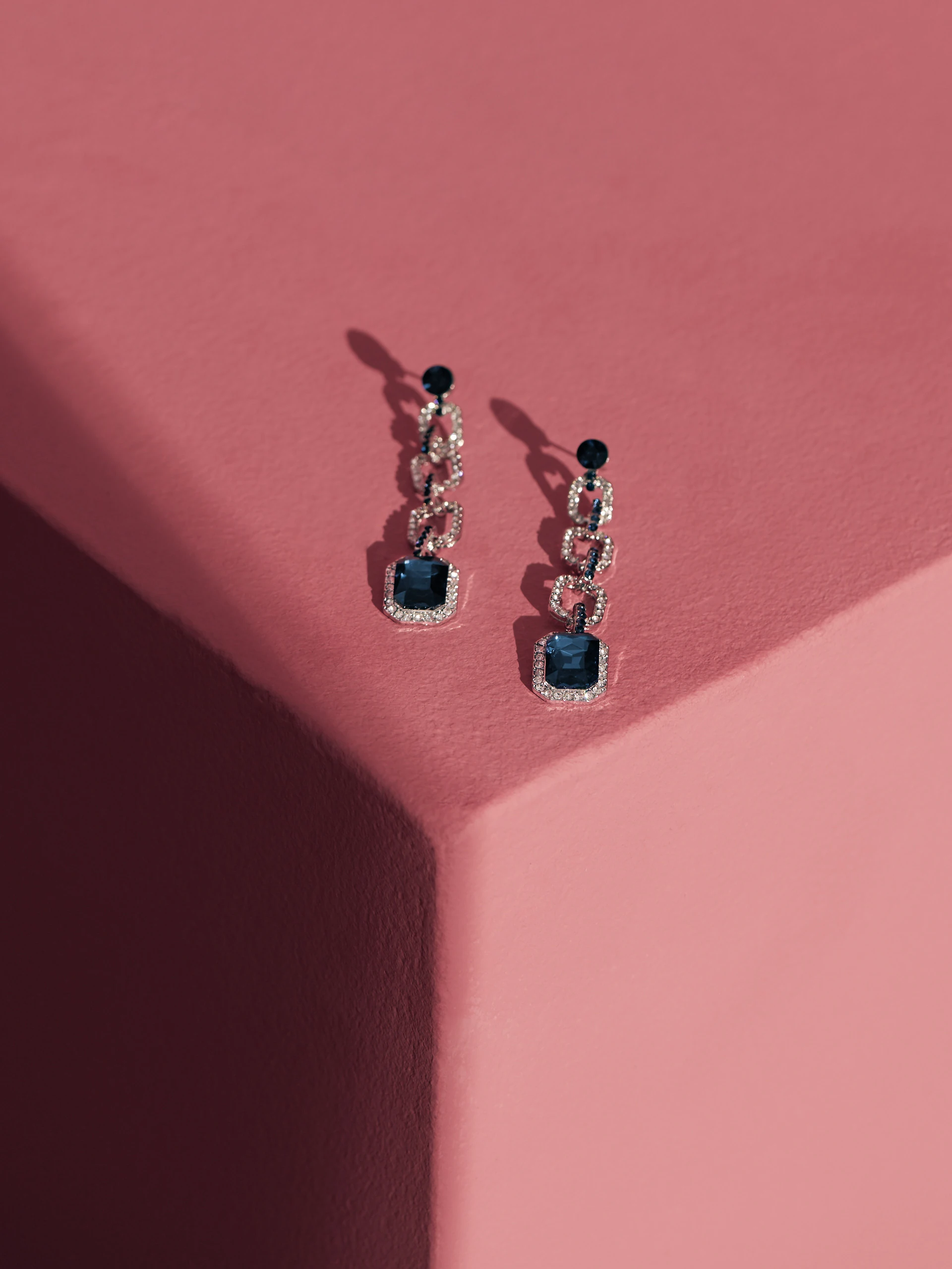 EARRINGS WITH BLUE STONE