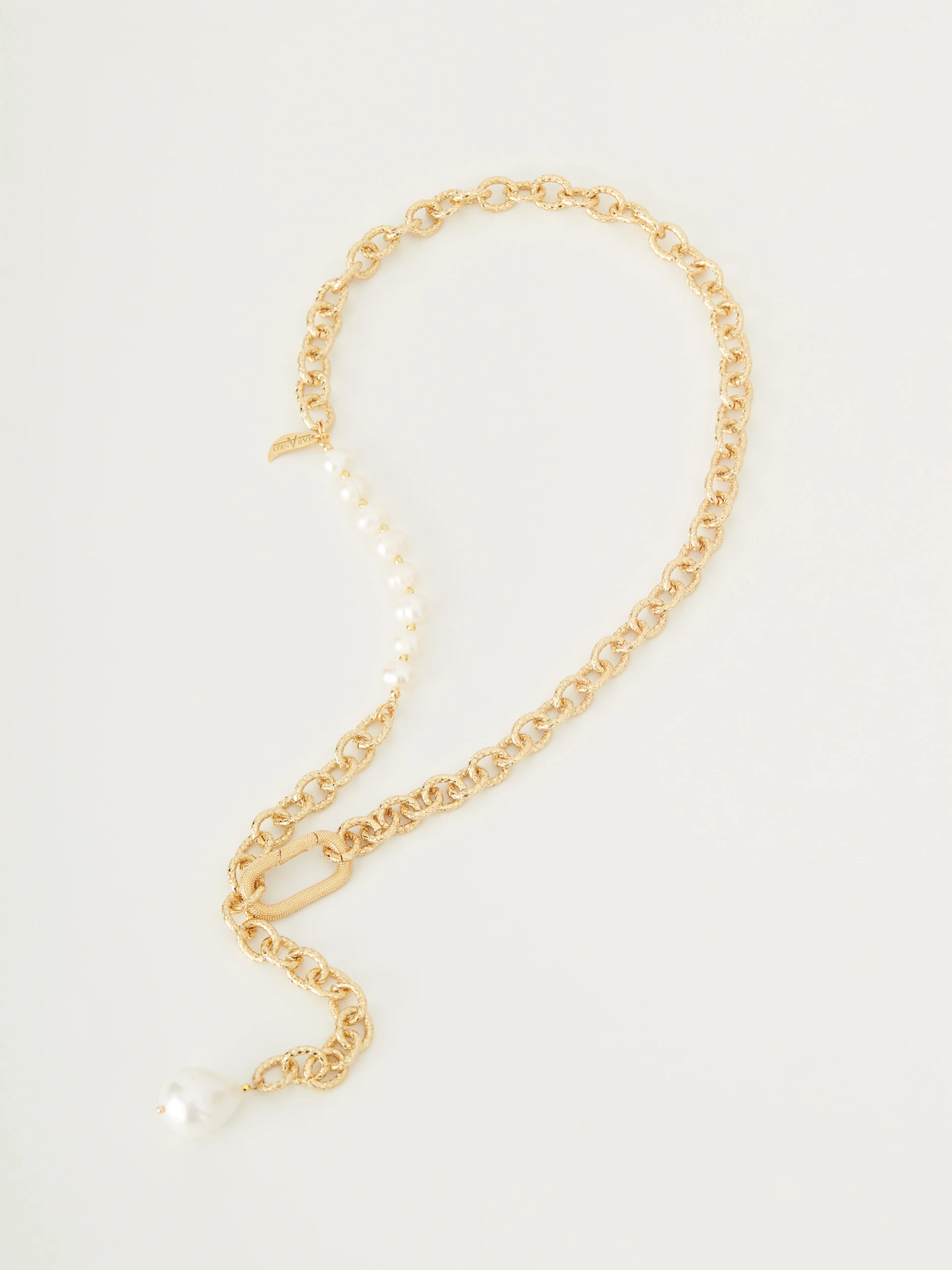 Długi naszyjnik z perłami