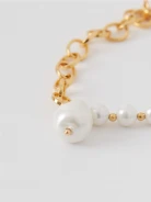 Elegant gold-plated bracelet with pearls