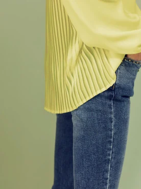 BLOUSE WITH PLEATED BACK