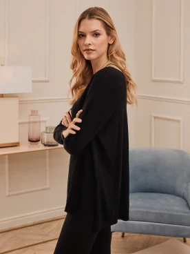 BLACK SWEATER WITH V NECKLINE