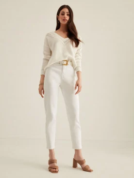 WHITE SWEATER WITH V NECKLINE