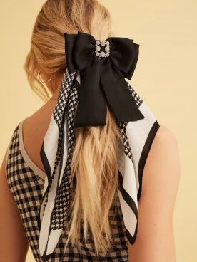 BLACK AND WHITE CHECKED KNITTED TOP