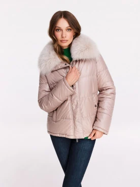 Short jacket with collar