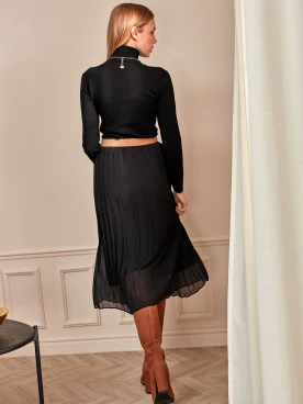ELEGANT TURTLENECK IN BLACK COLOR