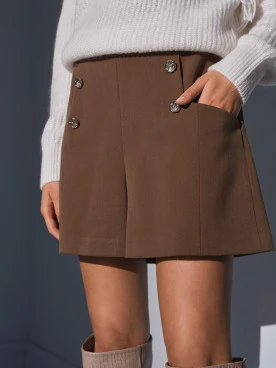BROWN SHORTS WITH BUTTONS