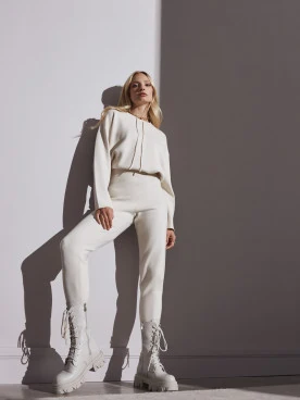 Knitted trousers in broken white