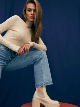 Beige sweater with a cutout on the back