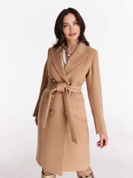 Caramel coat with double-breasted fastening