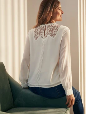 BLOUSE WITH PLEATS
