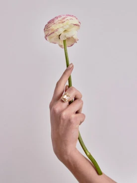 Ring with square glass crystal