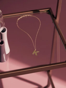 DELICATE CHAIN WITH THE LETTER