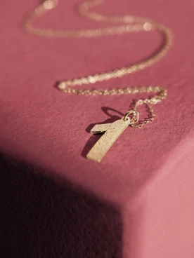 DELICATE CHAIN WITH THE NUMBER