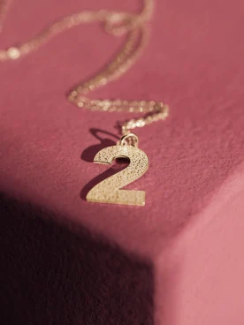 DELICATE CHAIN WITH THE NUMBER