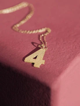 DELICATE CHAIN WITH THE NUMBER