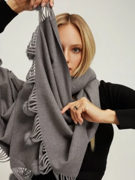 Gray shawl with wool
