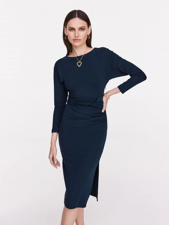 Fitted navy blue dress with a crease