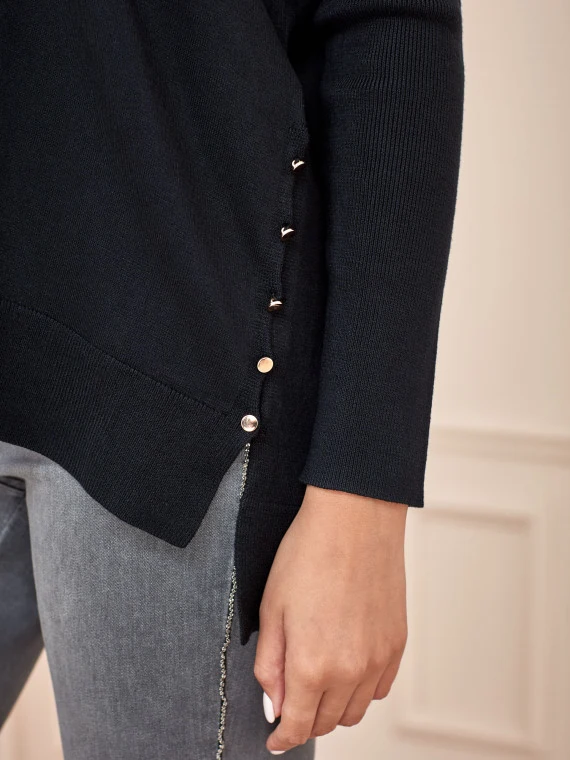 SWEATER WITH SLIT AND BUTTONS