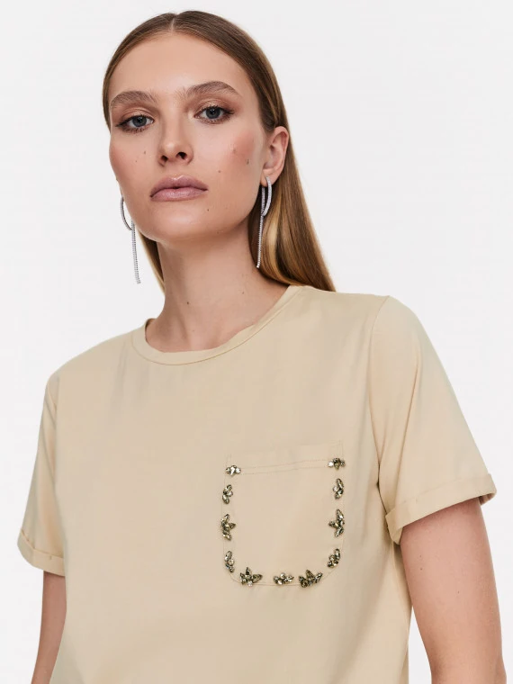 Beige T-shirt decorated with crystals