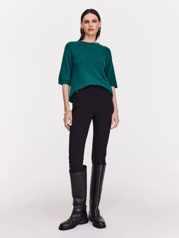 Green jumper with wide sleeves