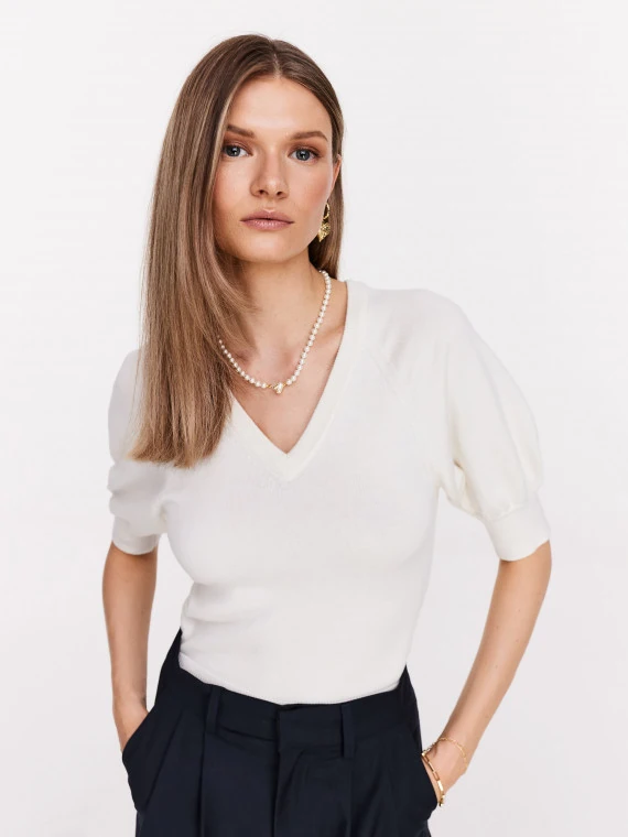 White short-sleeved jumper with buffets