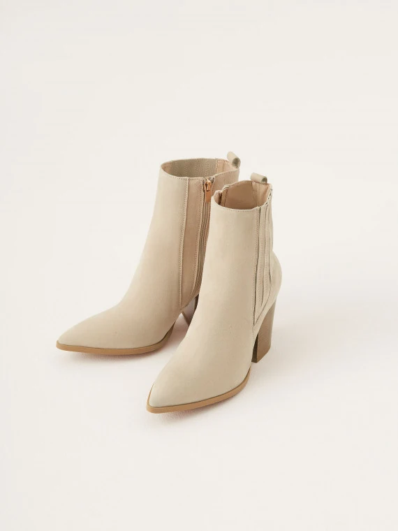 Beige leather heeled cowboy boots
