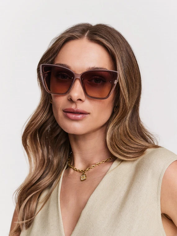 Sunglasses with bright glasses