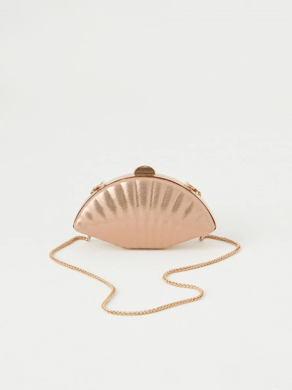 Elegant handbag in the shape of a shell