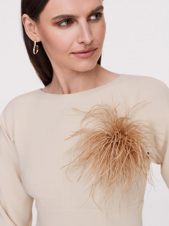 Beige brooch with ostrich feathers