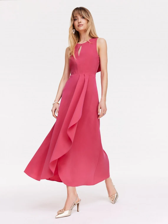 Long elegant dress with a bow