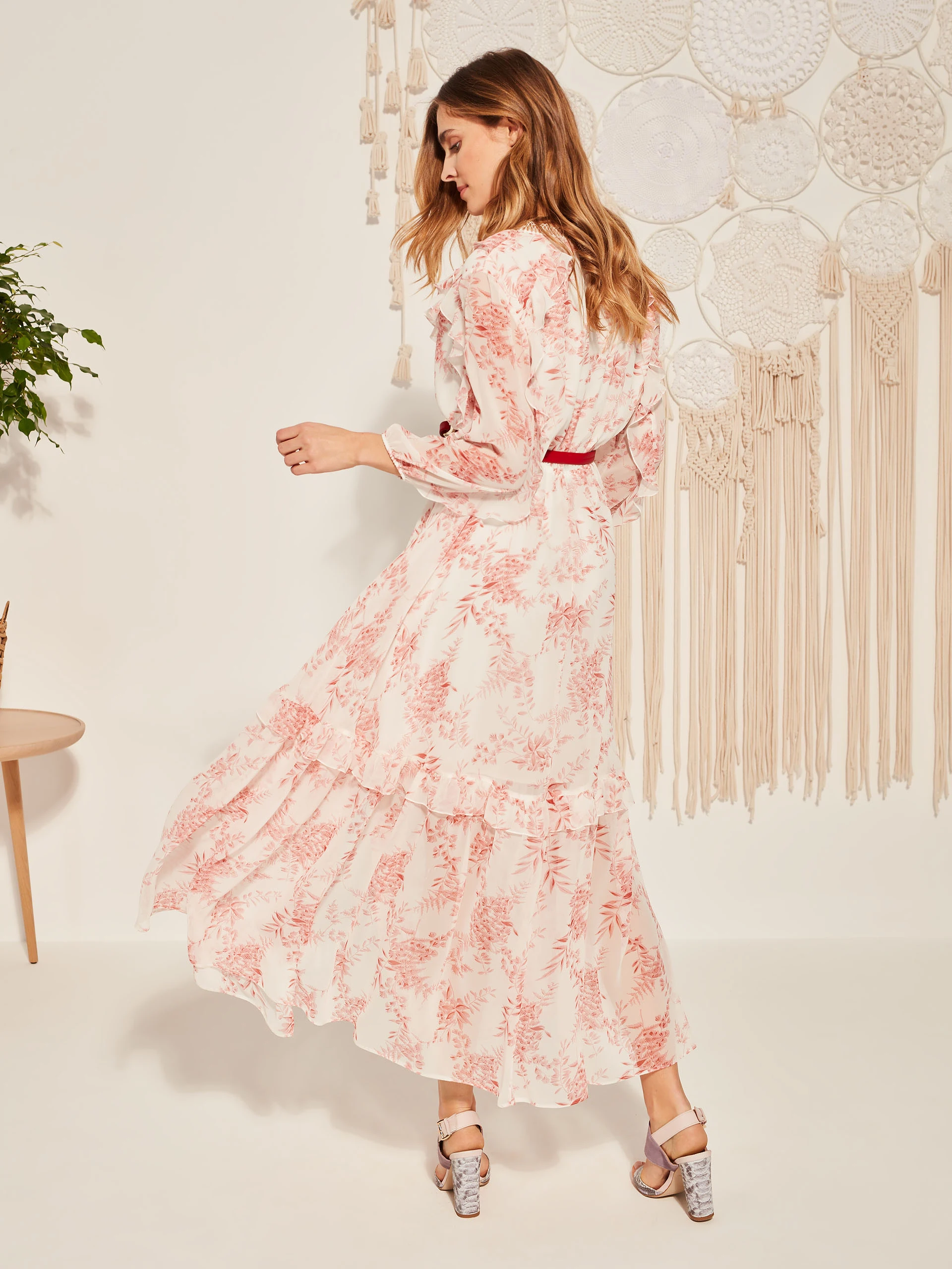 ETHEREAL DRESS WITH FINE PATTERN