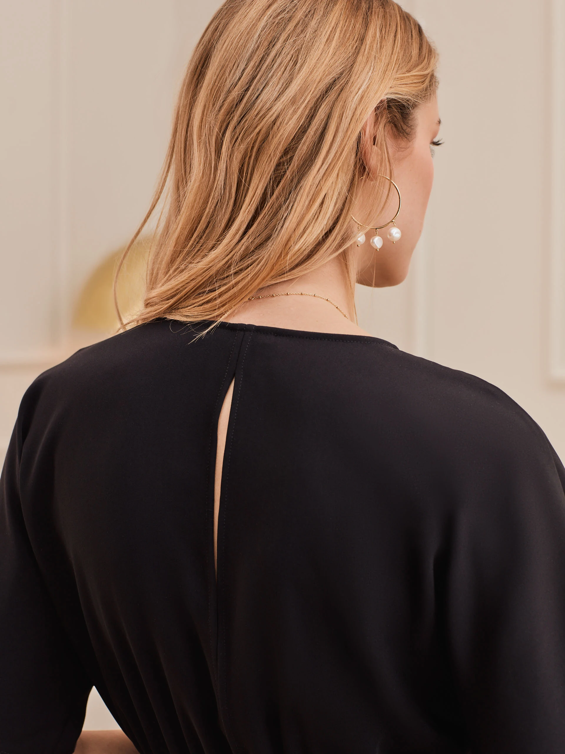BLACK DRESS WITH TASSELS AT THE BELT