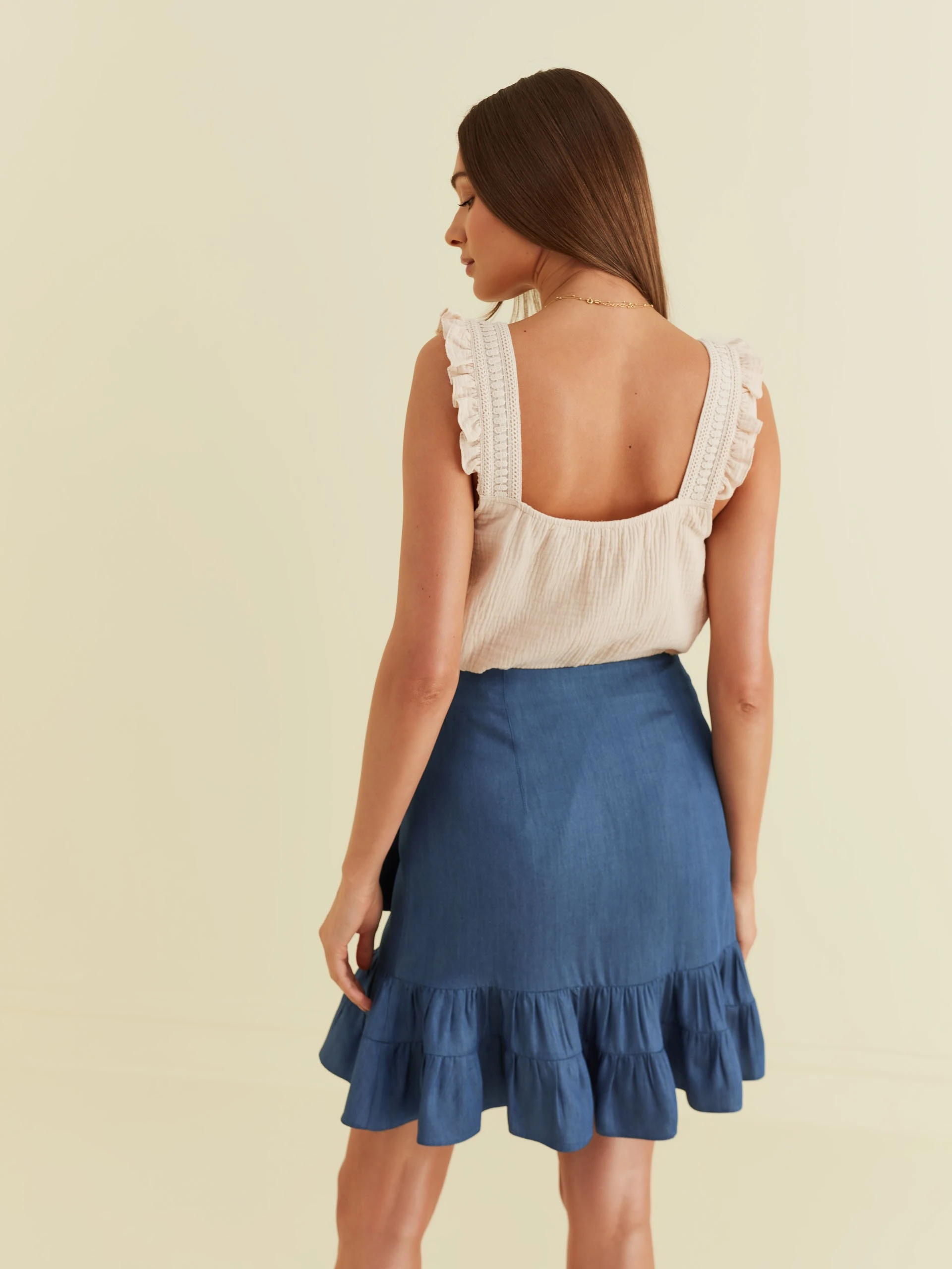 BEIGE TOP WITH LACE DETAILS